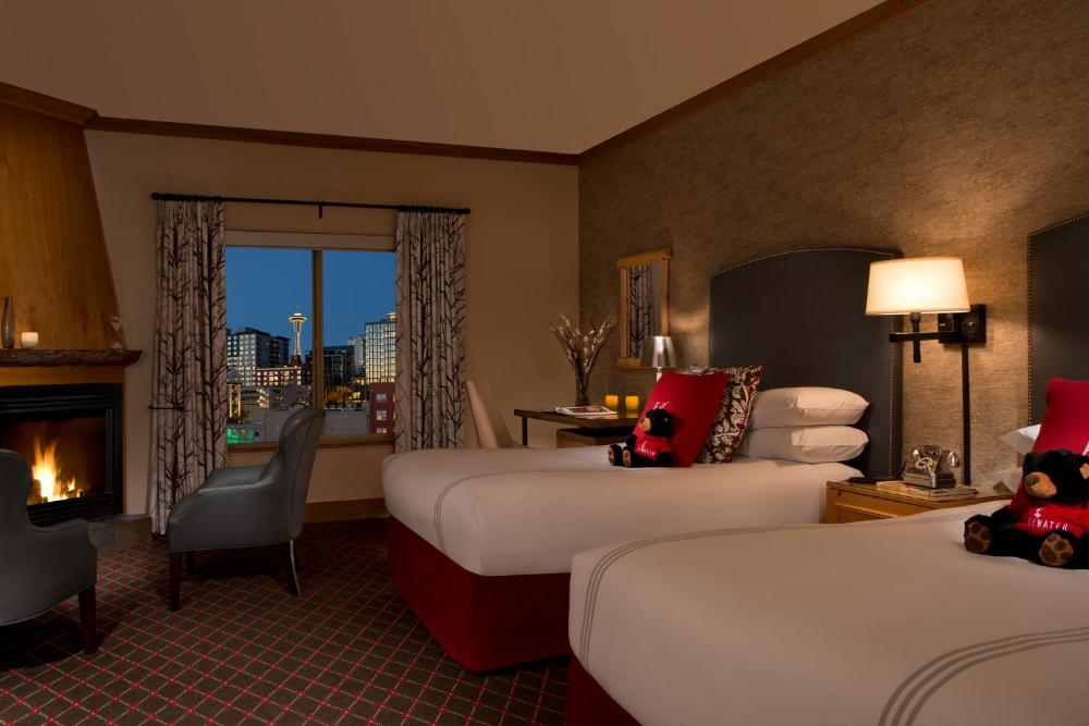 Two Double Beds with City View interior